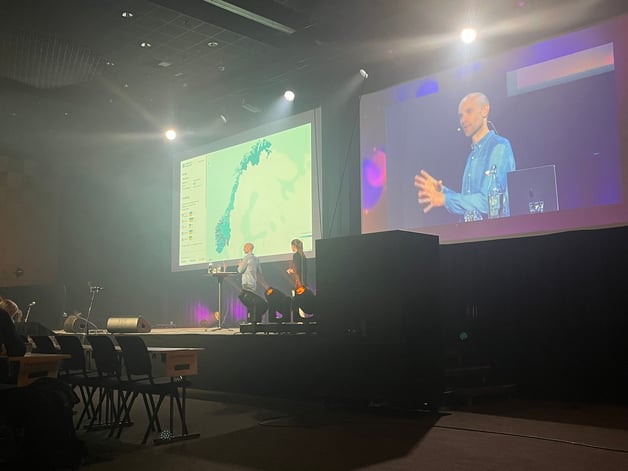 Mads presenting on simplifying climate action and fostering a culture of change for Trondheim Municipality.